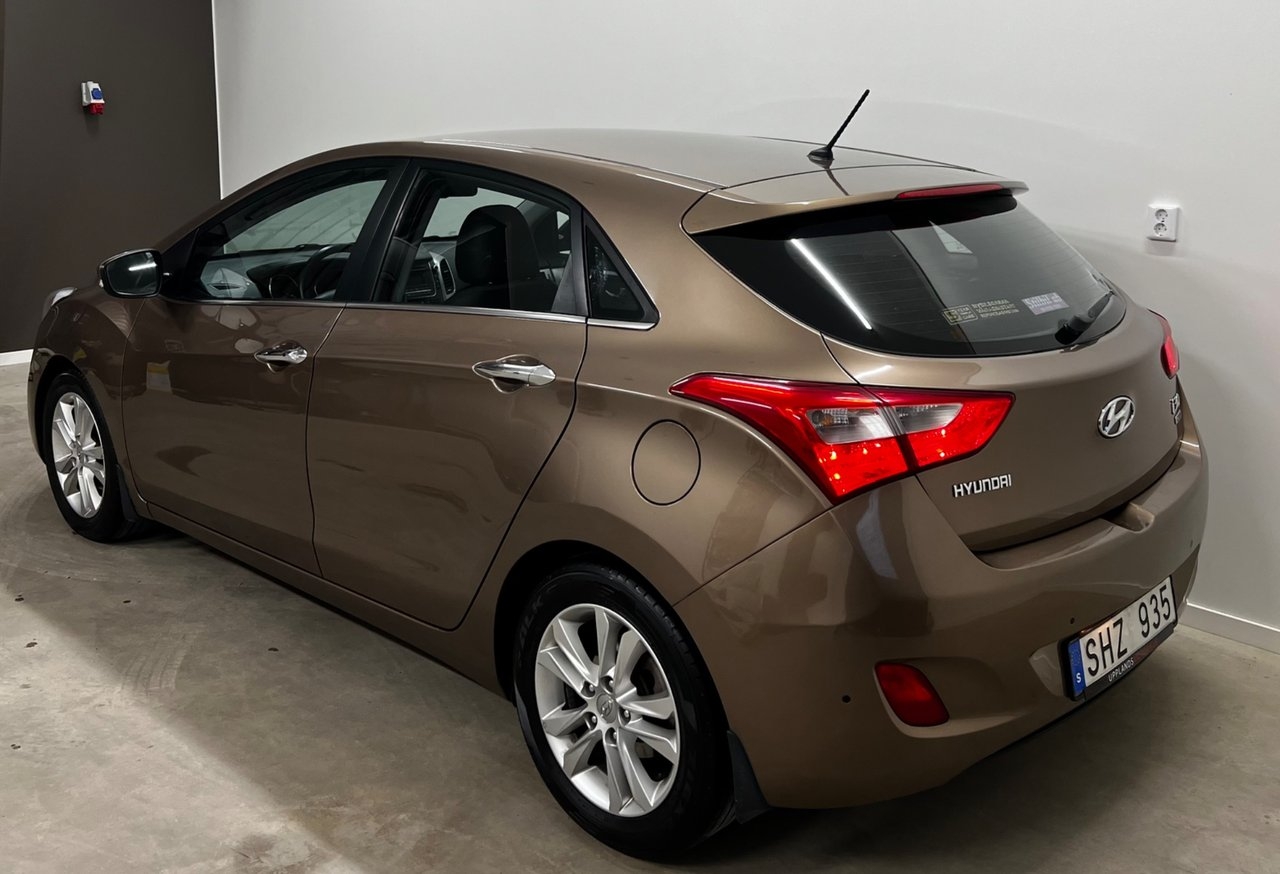 Hyundai i30 5-dörrar 1.6 CRDi 2013, bild 3/10