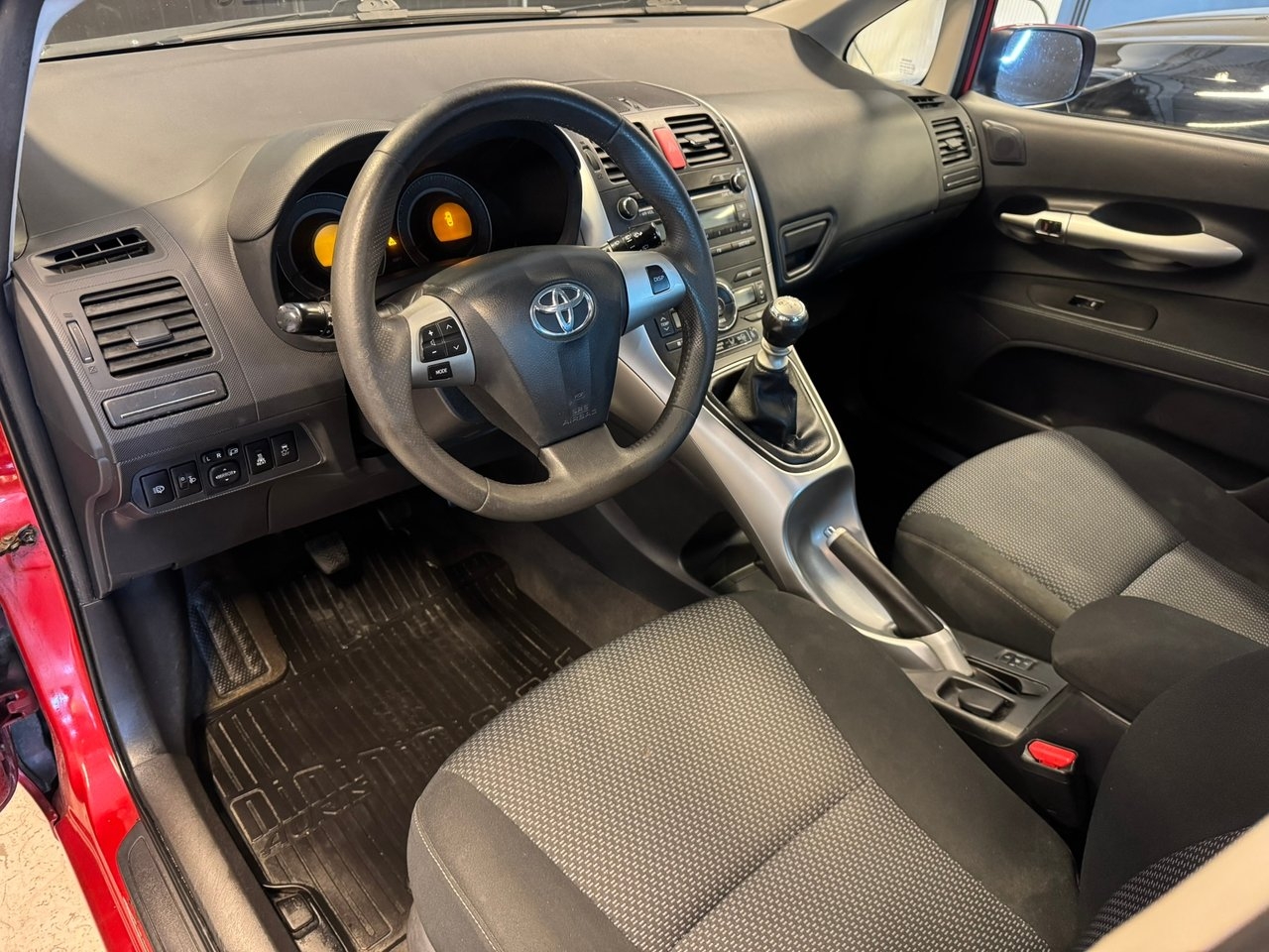 Toyota Auris 2011, photo 4/10
