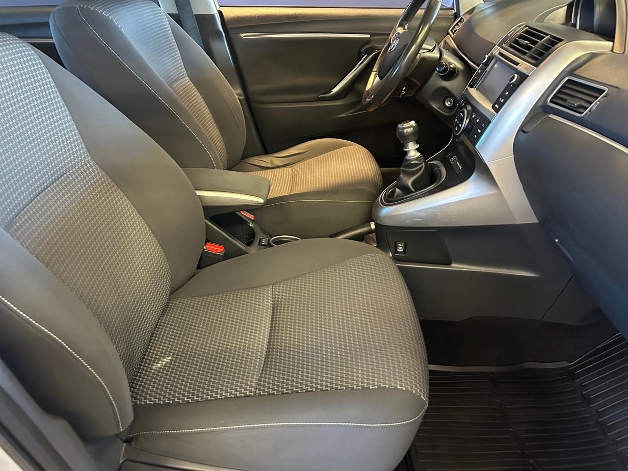 Toyota Verso 1.6 Edition Feel 7-sitsig 2015, bild 6/11