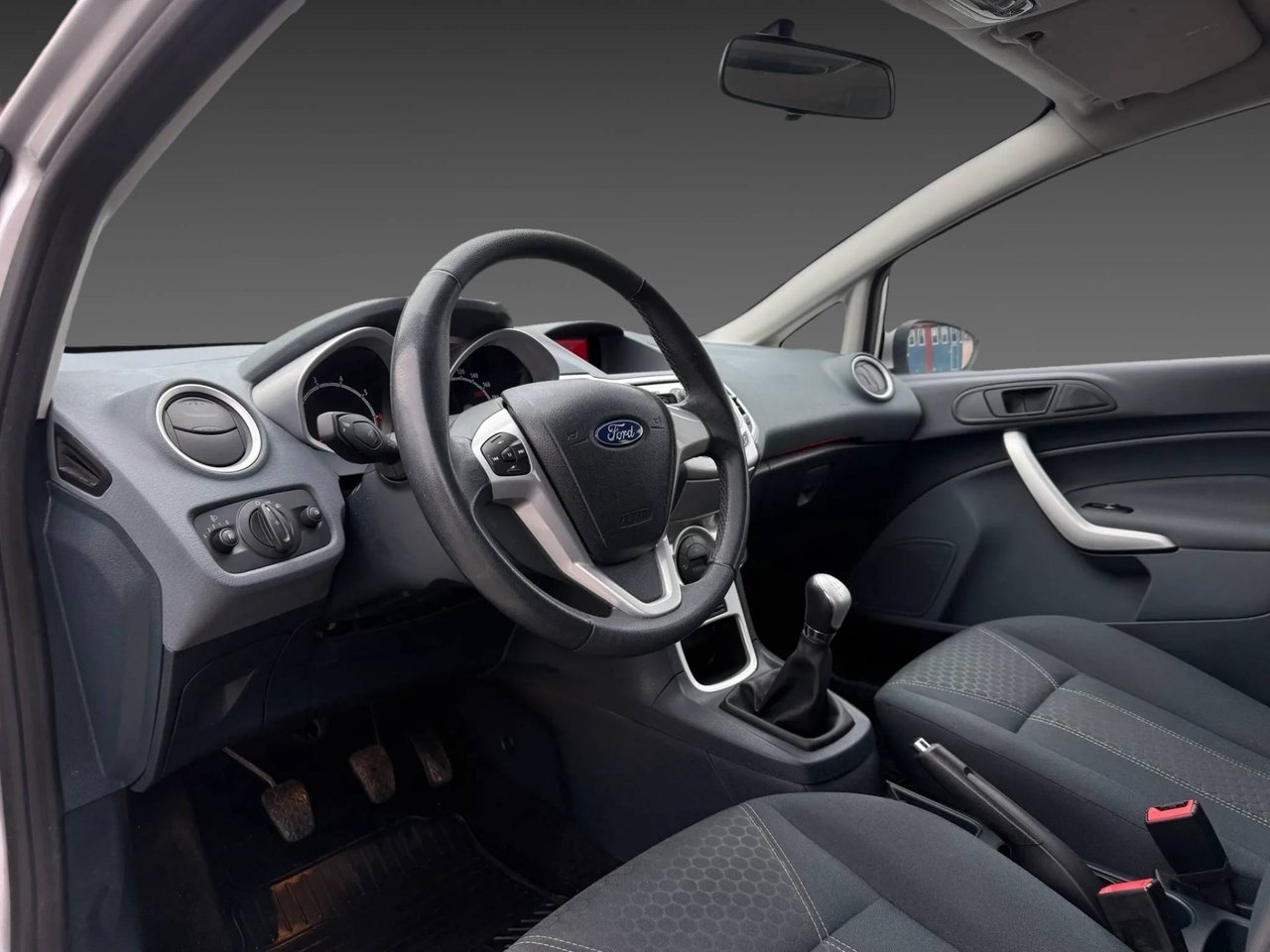 Ford Fiesta 2011, photo 5/9