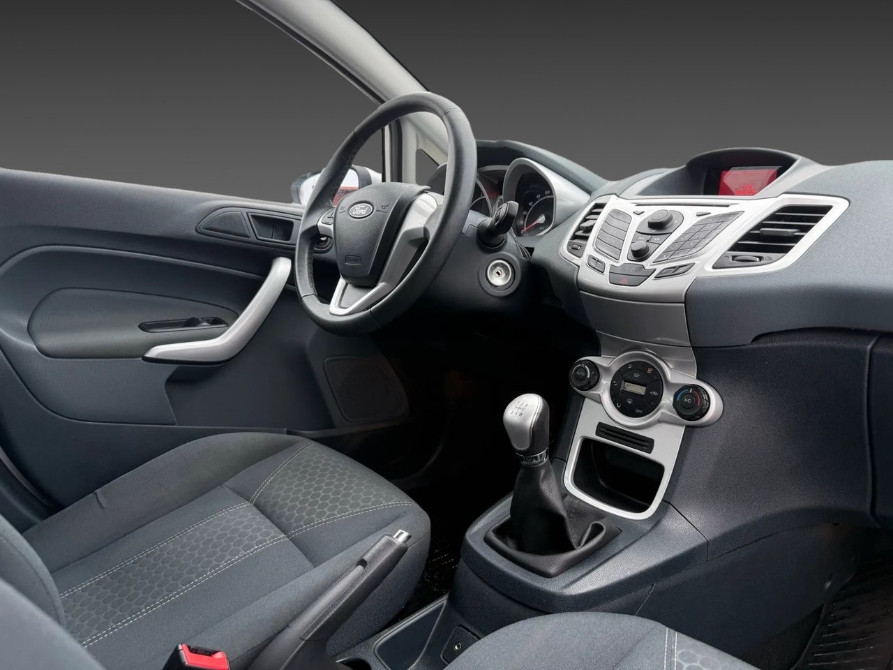 Ford Fiesta 2011, photo 7/9