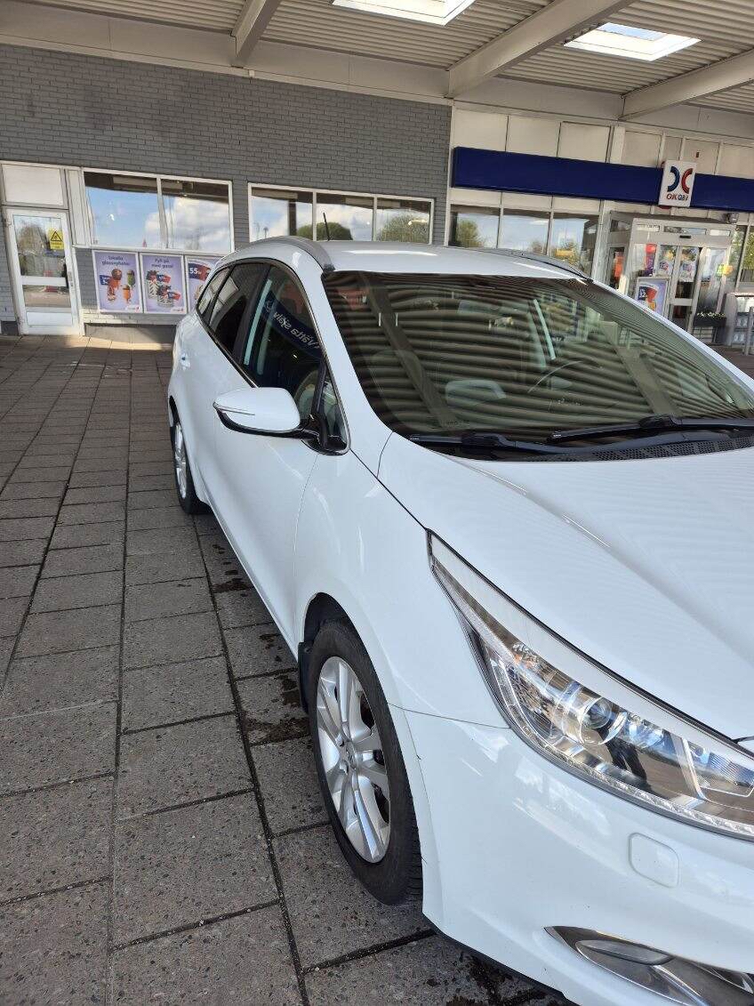 Kia Ceed _sw 1.6 CRDi Manuell 2015, bild 2/7