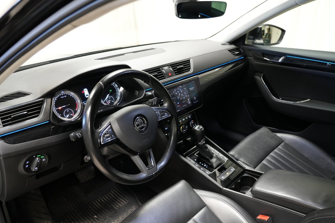 Skoda Superb 2018, bild 7/10