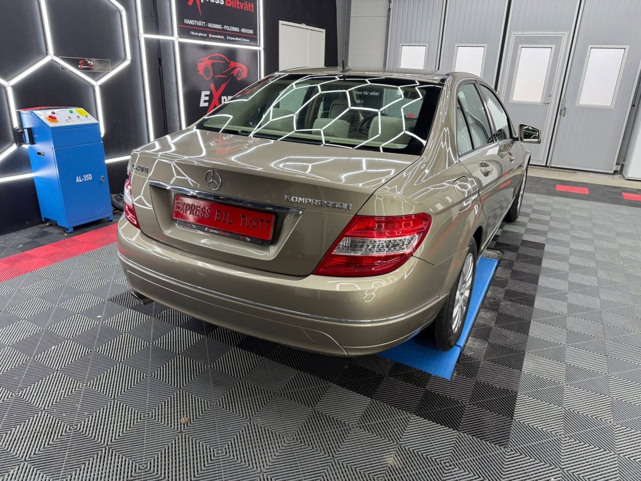 Mercedes-Benz C 2010, bild 4/9