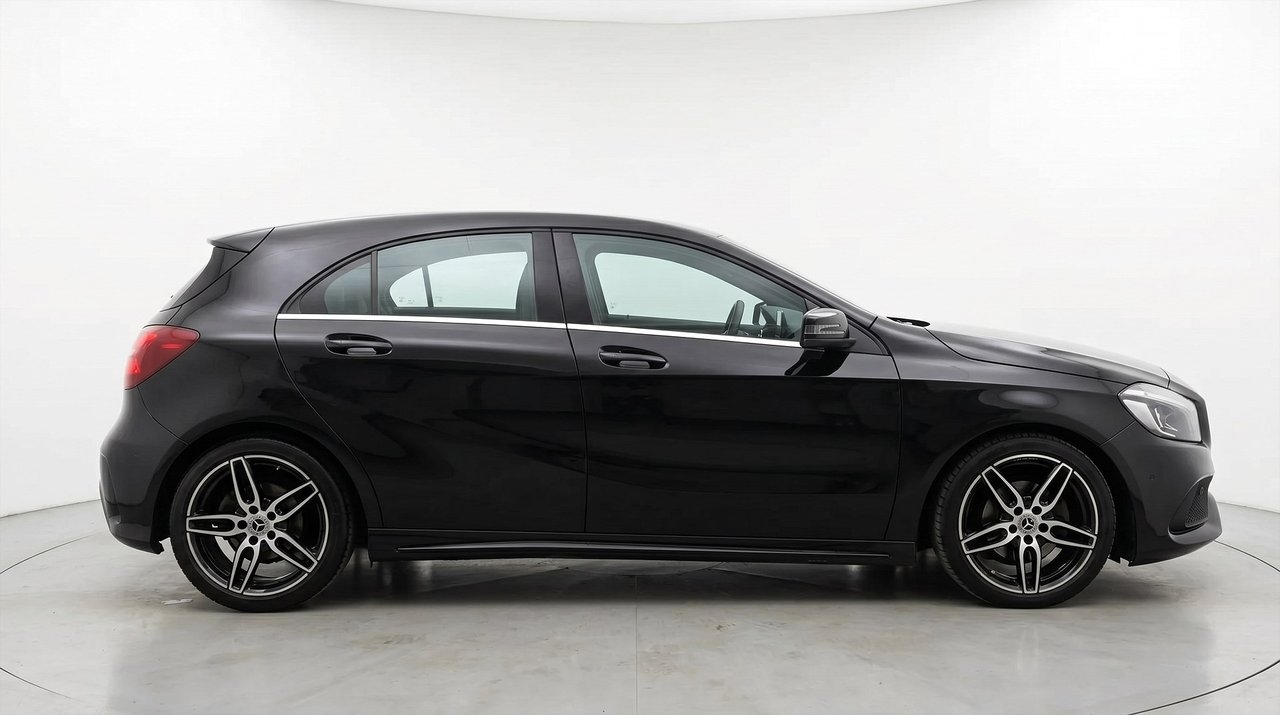 Mercedes-Benz A 180 d AMG 109hk SoV däck 2018, kuva 4/20