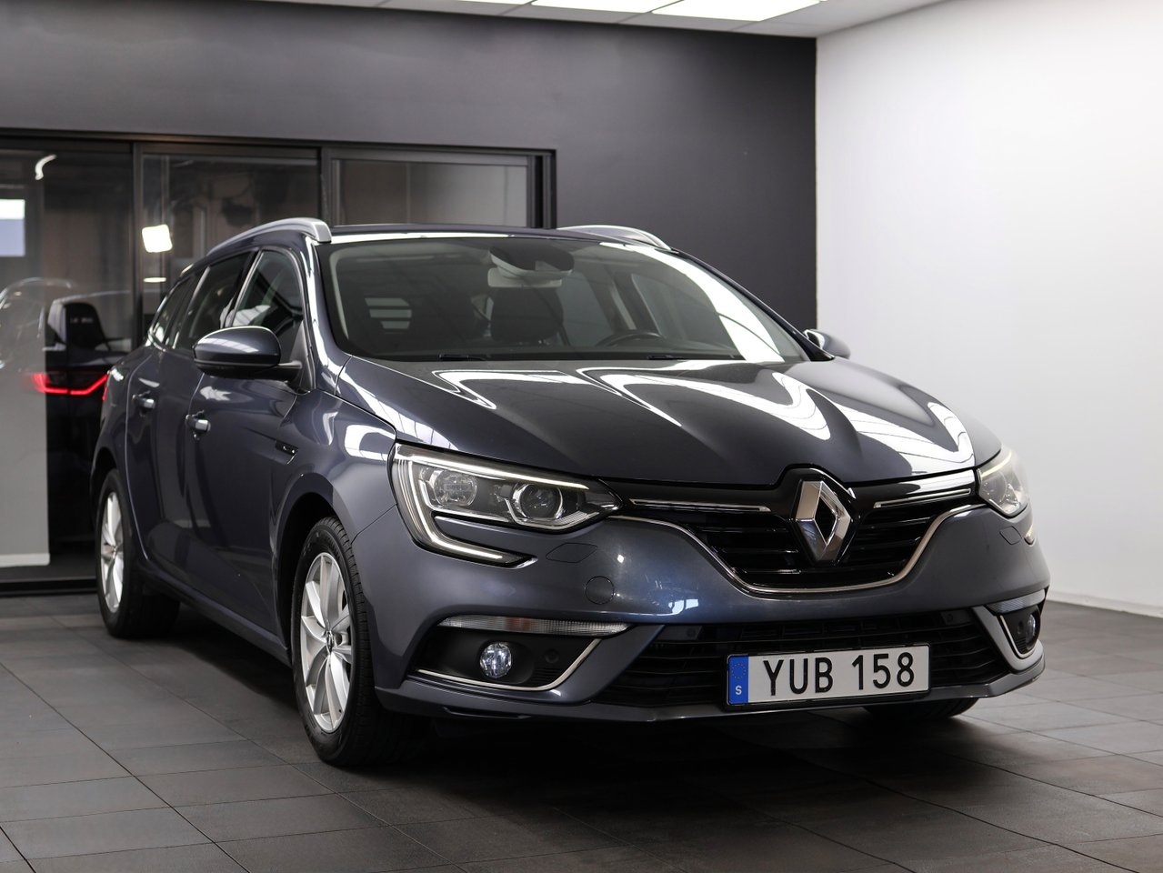 Renault Megane 2018, photo 4/24