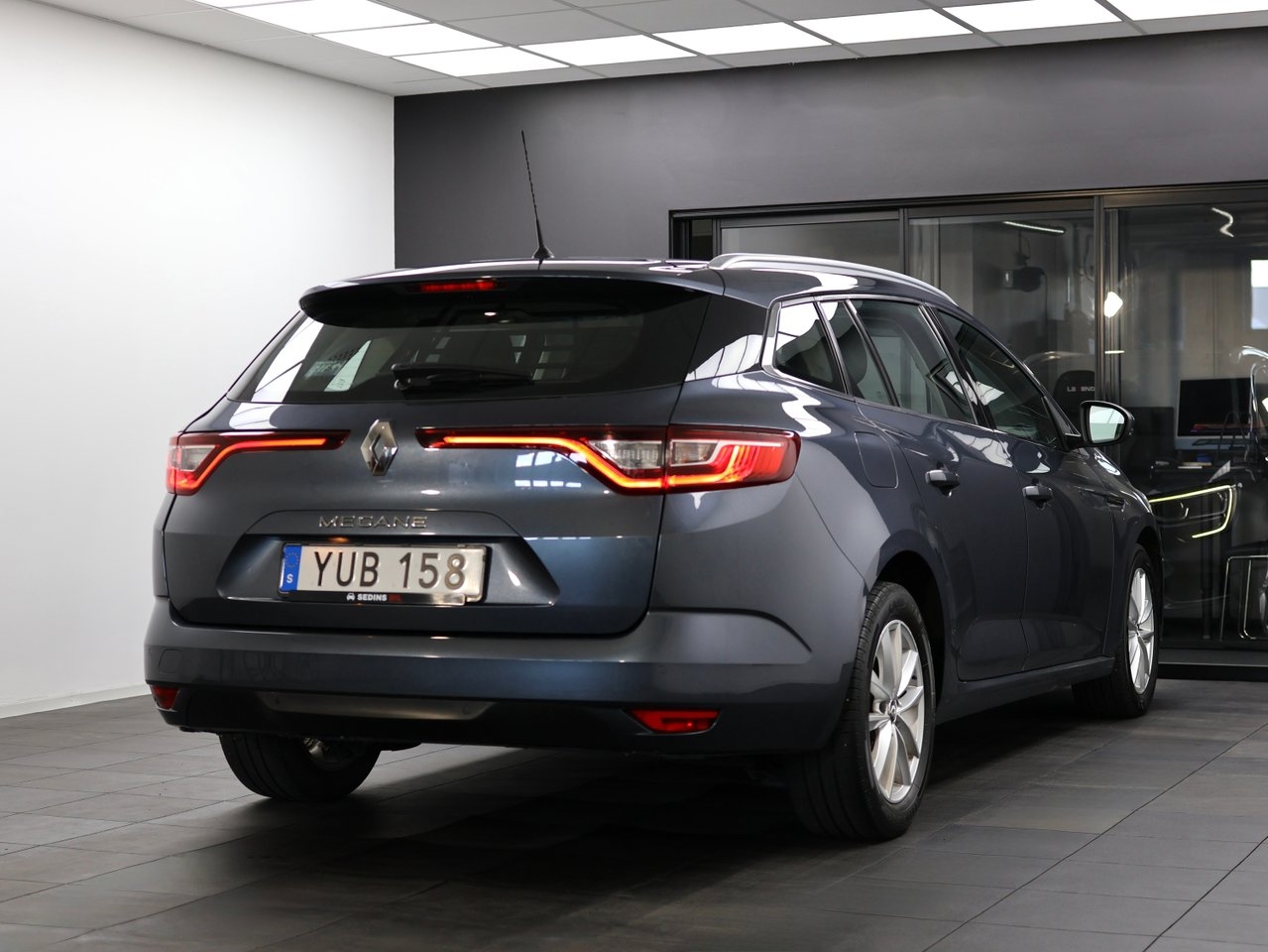 Renault Megane 2018, photo 7/24