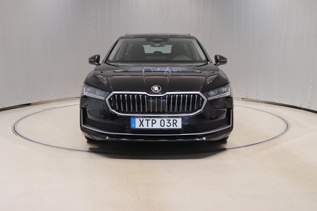 Skoda Superb 2025, bild 2/12