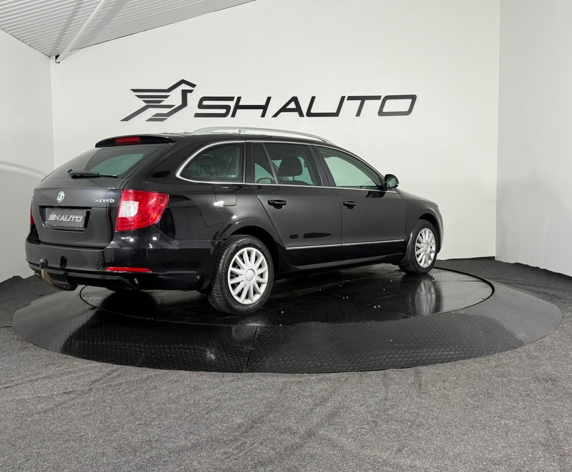 Skoda Superb Kombi 2.0 TDI Elegance 2011, bild 5/17