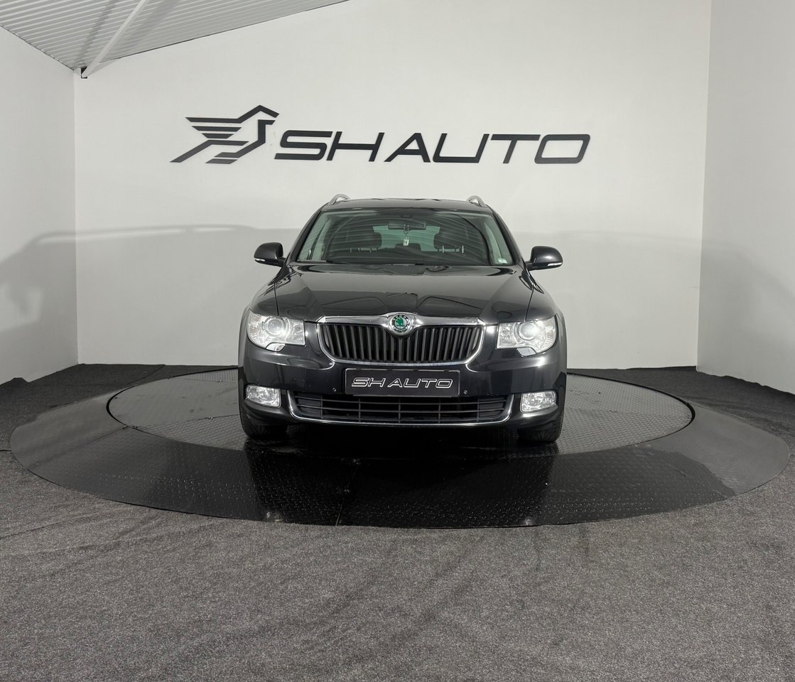 Skoda Superb Kombi 2.0 TDI Elegance 2011, bild 2/17