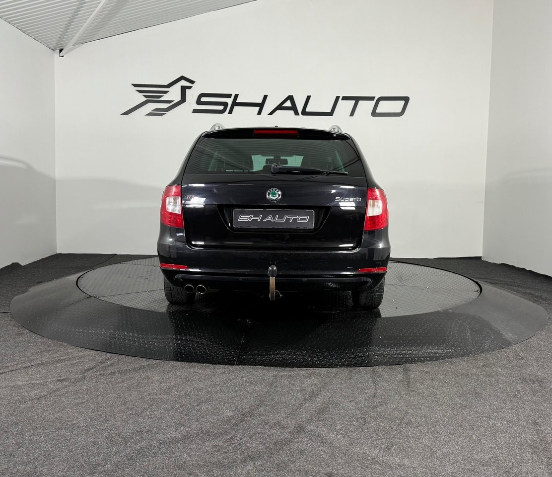 Skoda Superb Kombi 2.0 TDI Elegance 2011, bild 6/17
