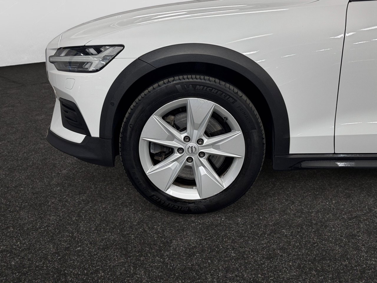 Volvo V60 Cross Country 2019, photo 4/24