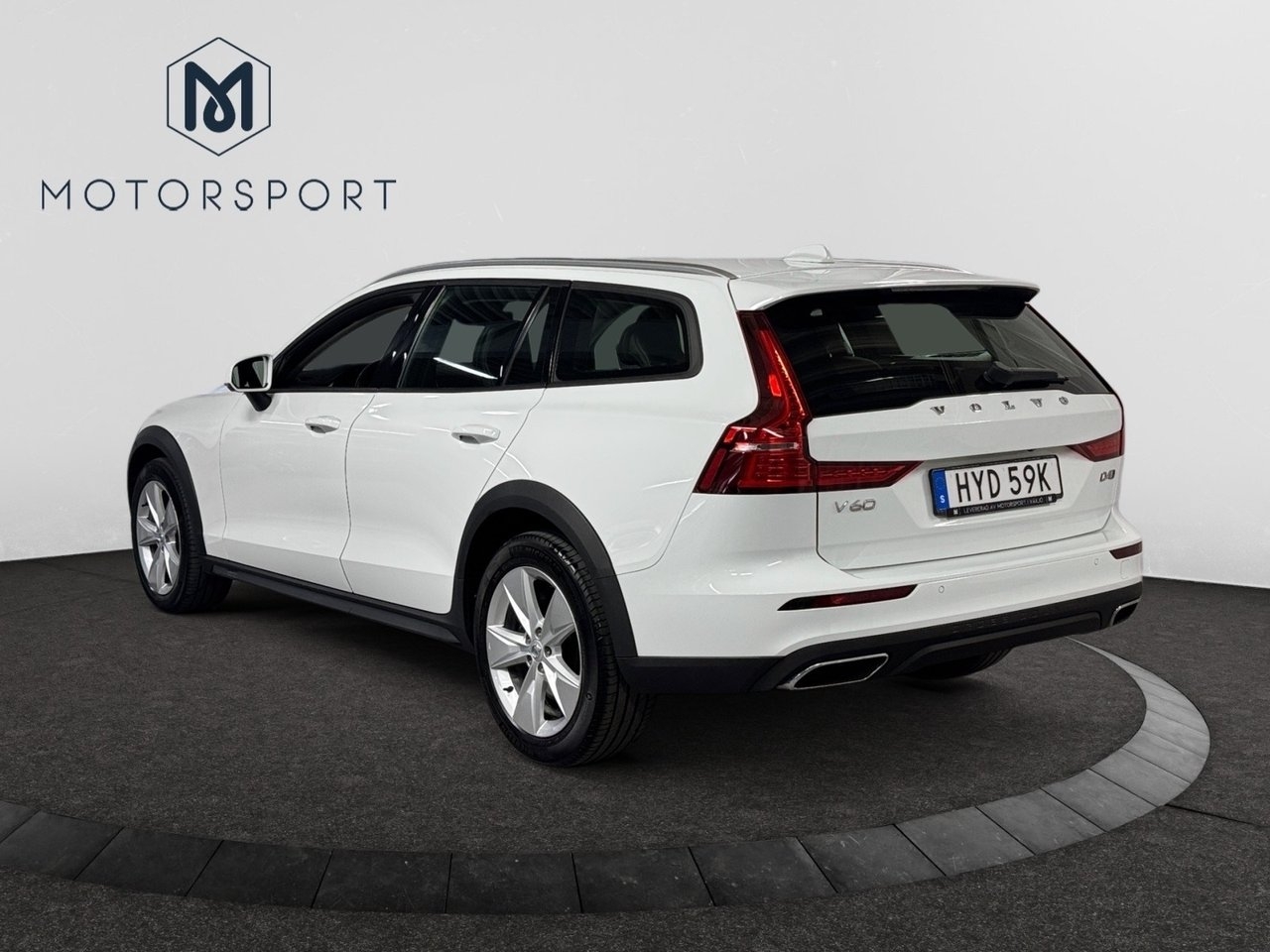 Volvo V60 Cross Country 2019, photo 6/24