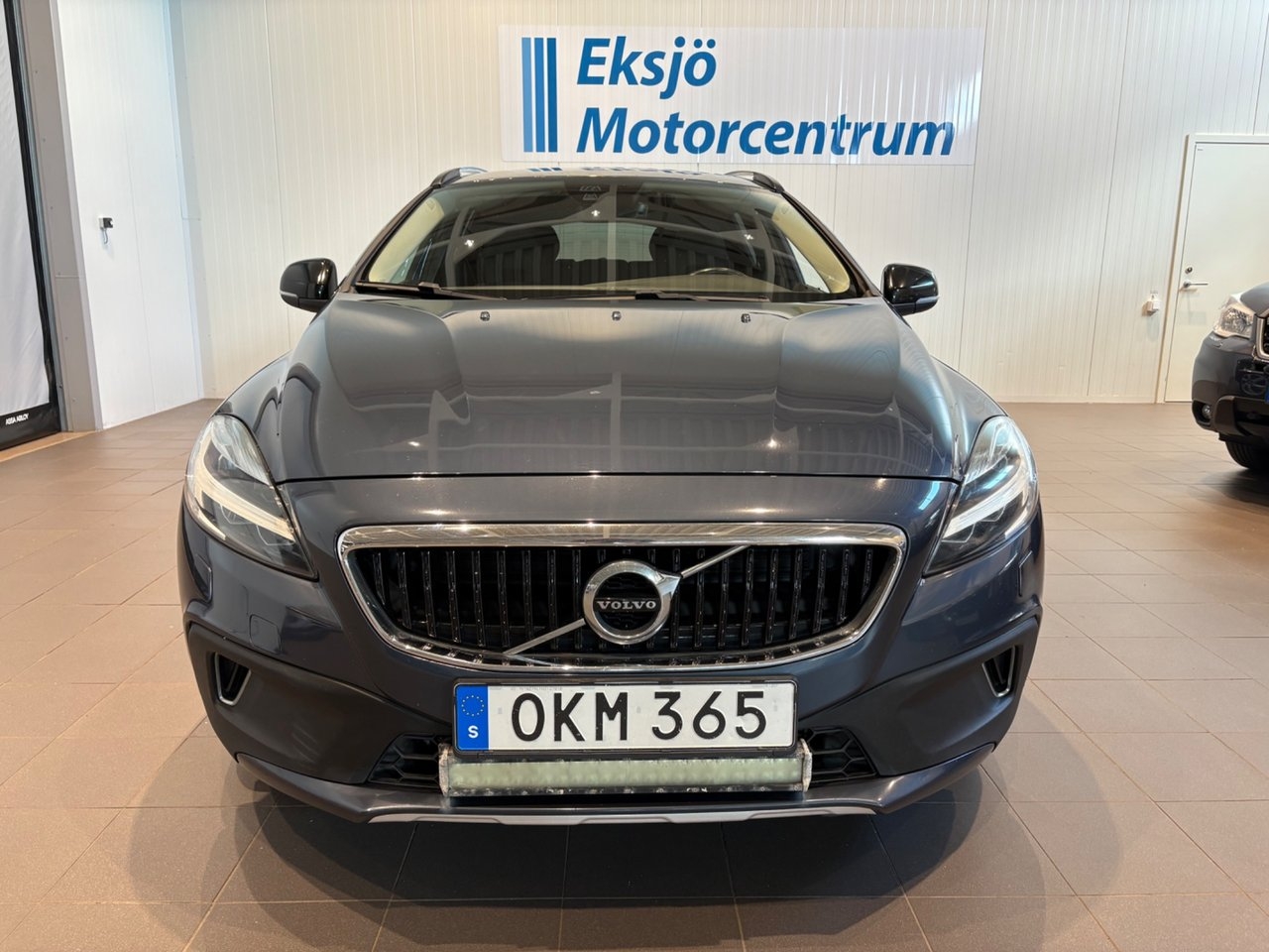 Volvo V40 Cross Country D2 Momentum 2017, kuva 2/16