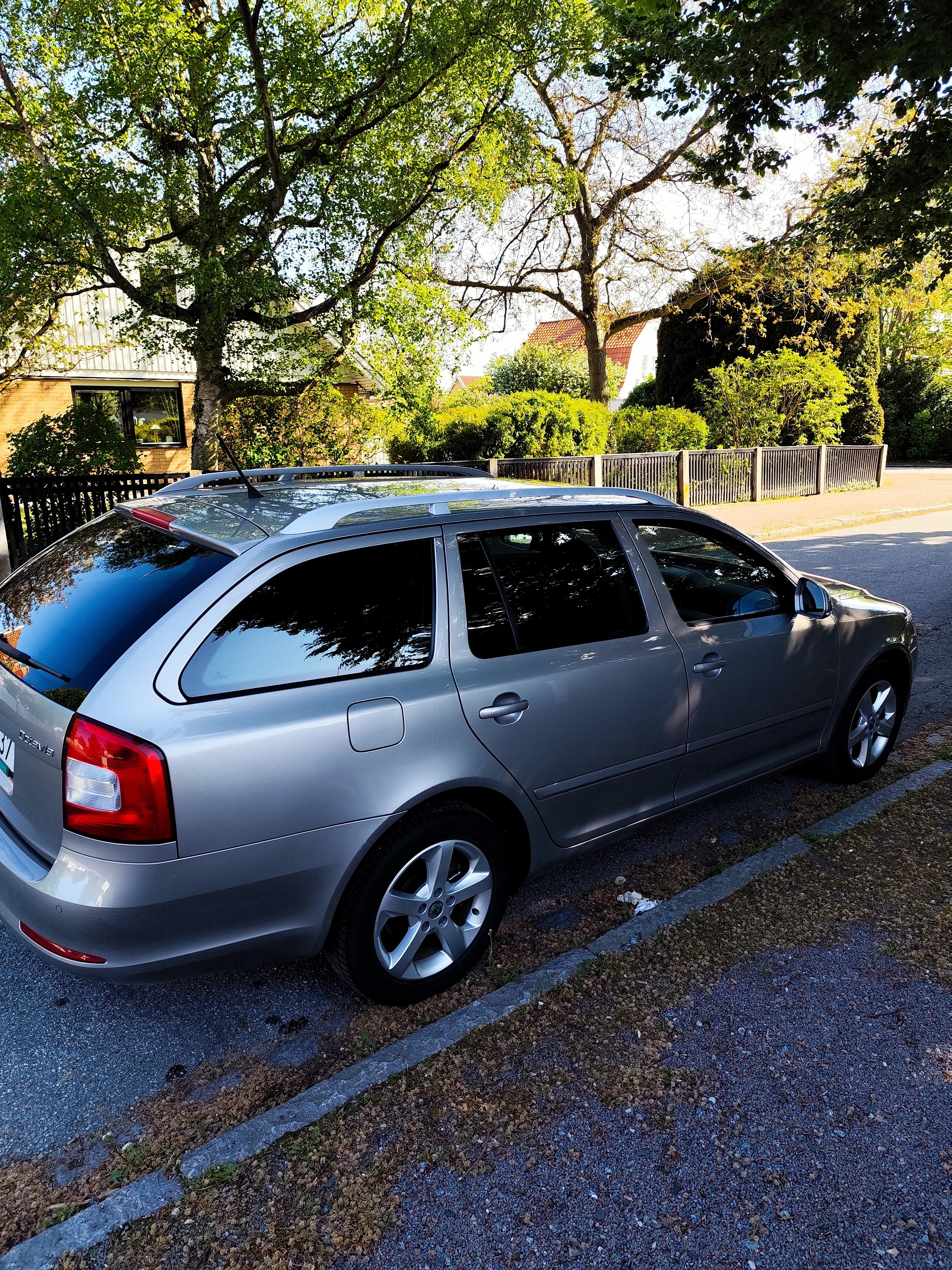 Skoda Octavia Kombi 1.8 TSI Manuell 2011, bild 2/10