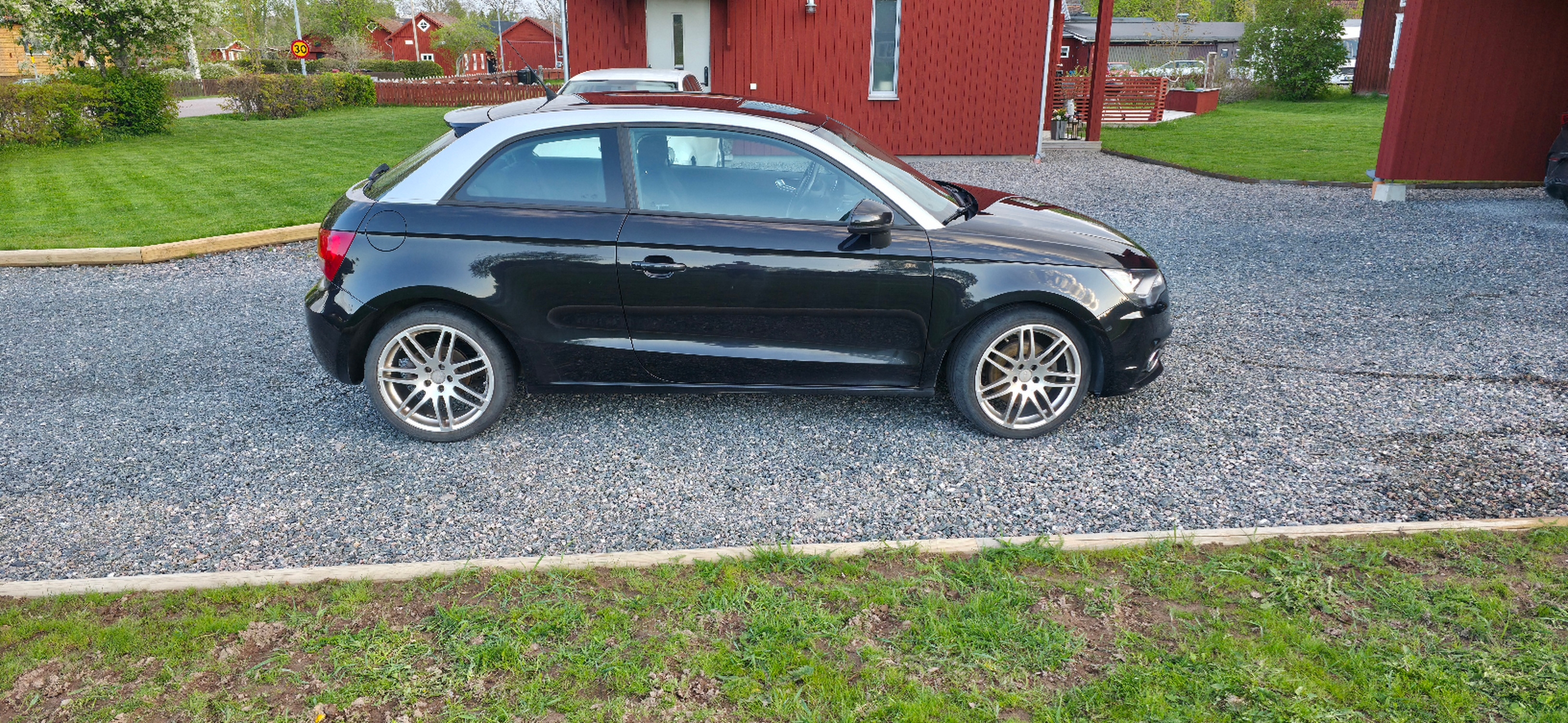 Audi A1 1.6 TDI Manuell 2011, bild 2/6