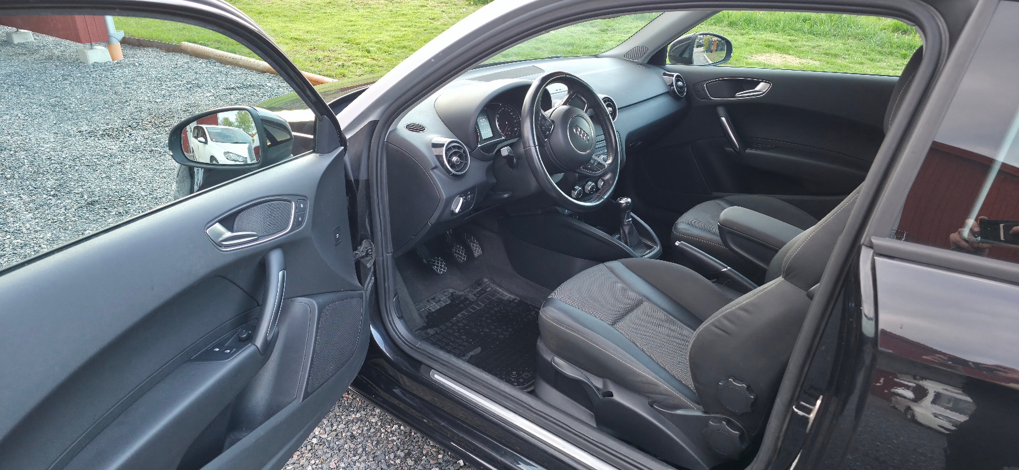 Audi A1 1.6 TDI Manuell 2011, bild 4/6