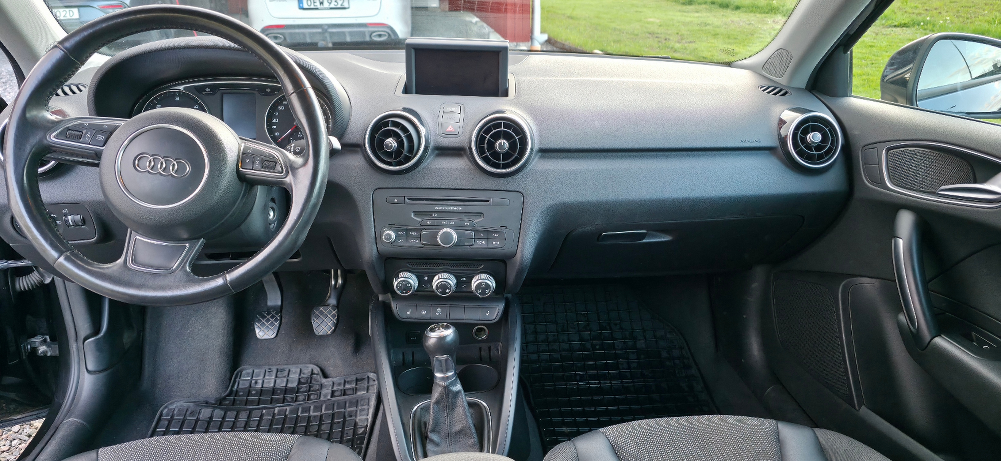 Audi A1 1.6 TDI Manuell 2011, bild 5/6