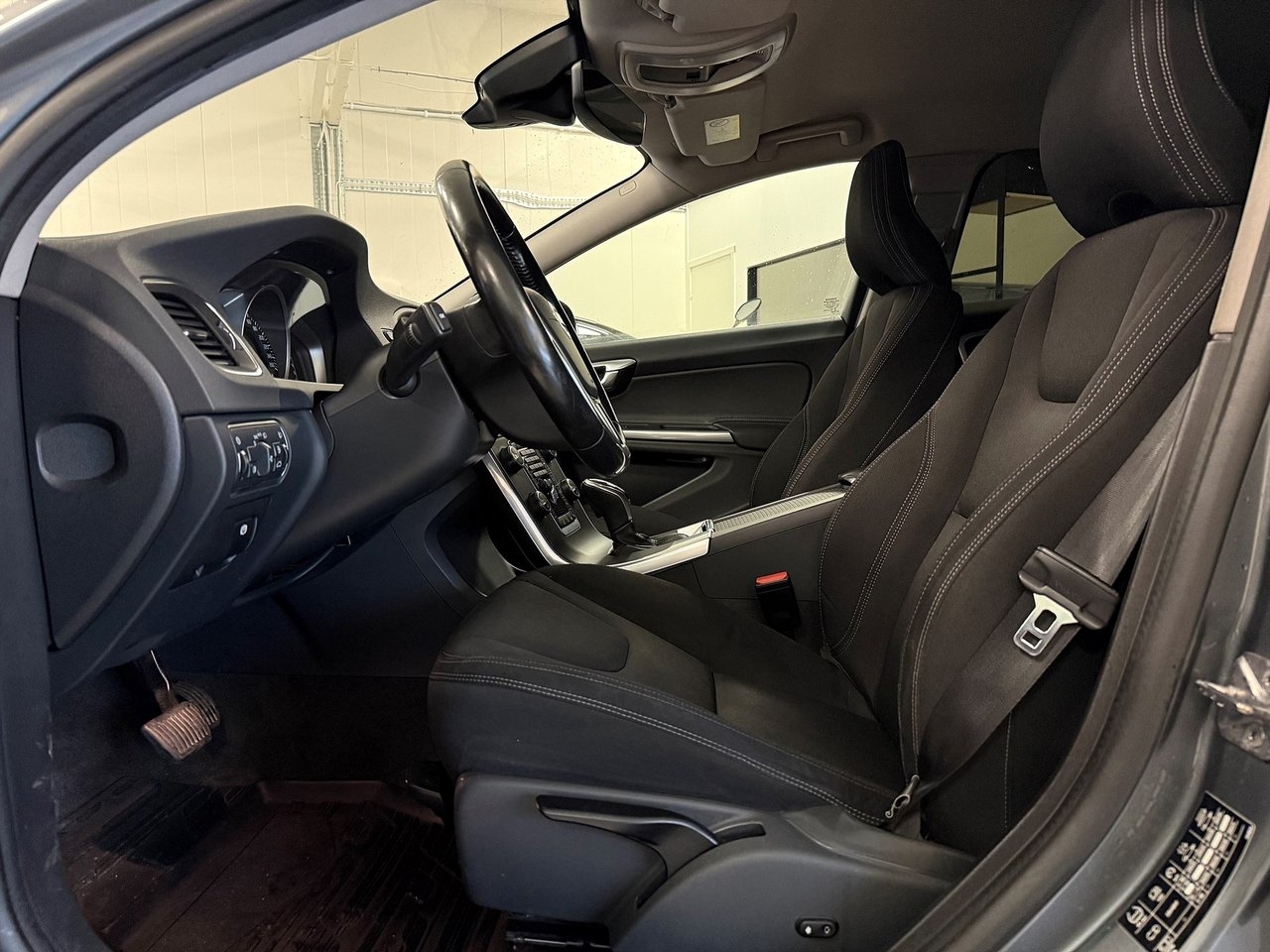 Volvo V60 2017, photo 3/24