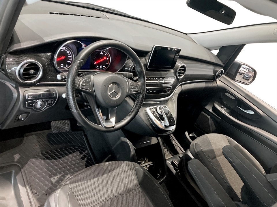 Mercedes-Benz V 2017, photo 7/10