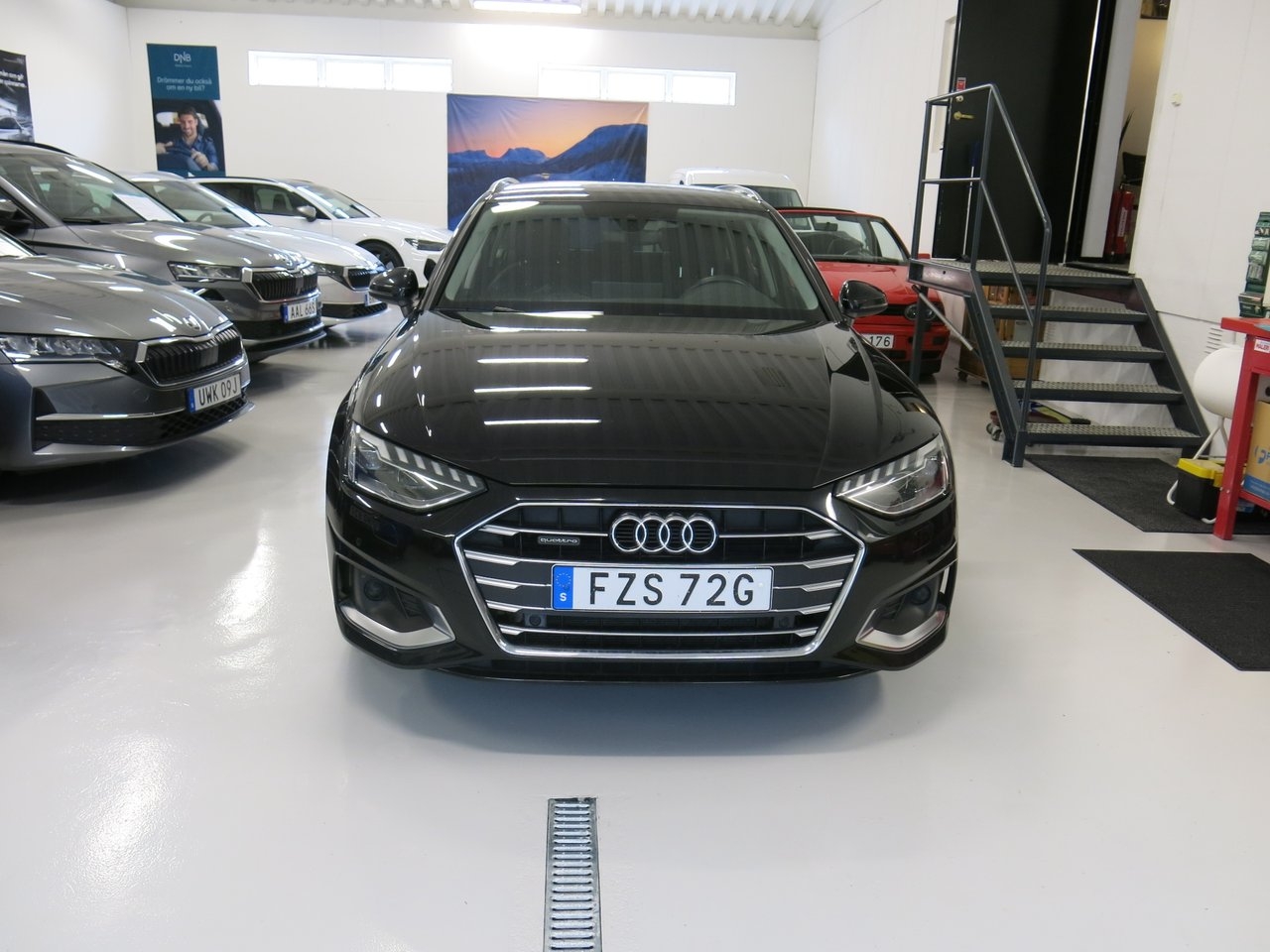 Audi A4 2023, photo 2/30
