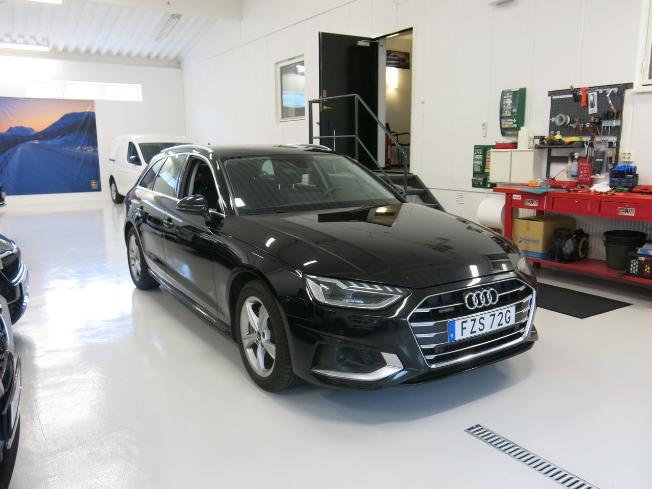 Audi A4 2023, photo 5/30