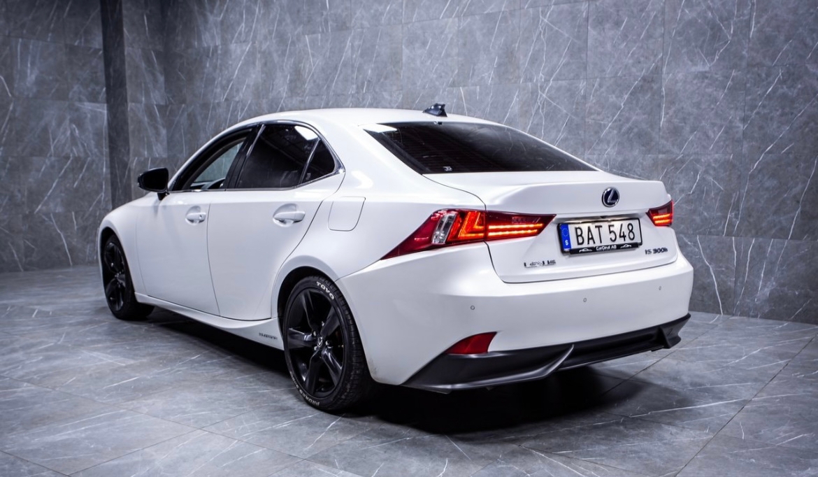 Lexus IS 300h F-Sport 2016, bild 3/6