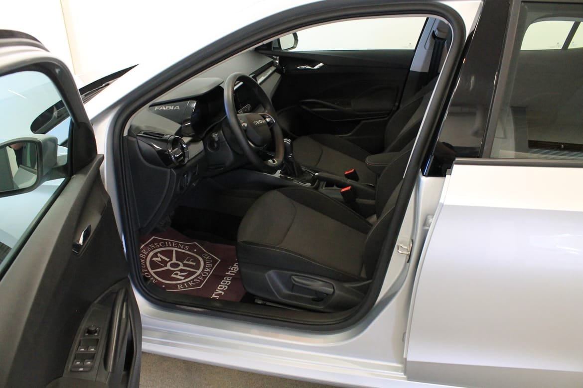 Skoda Fabia TSI 116 HK DSG 2025, bild 6/8