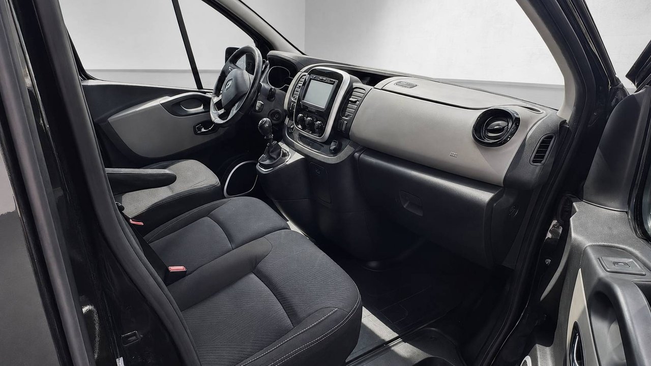 Renault Trafic 2017, photo 2/6