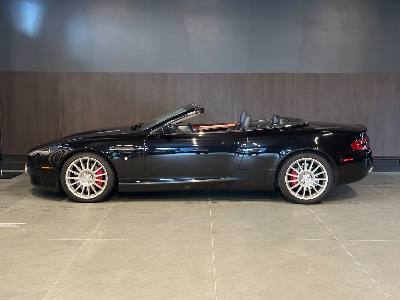 Aston Martin DB9
