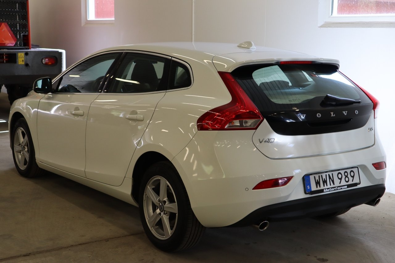 Volvo V40 D3 Momentum 2016, bild 2/25
