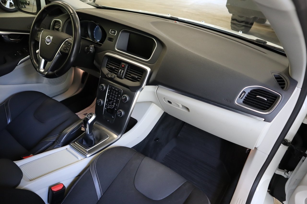 Volvo V40 D3 Momentum 2016, bild 7/25