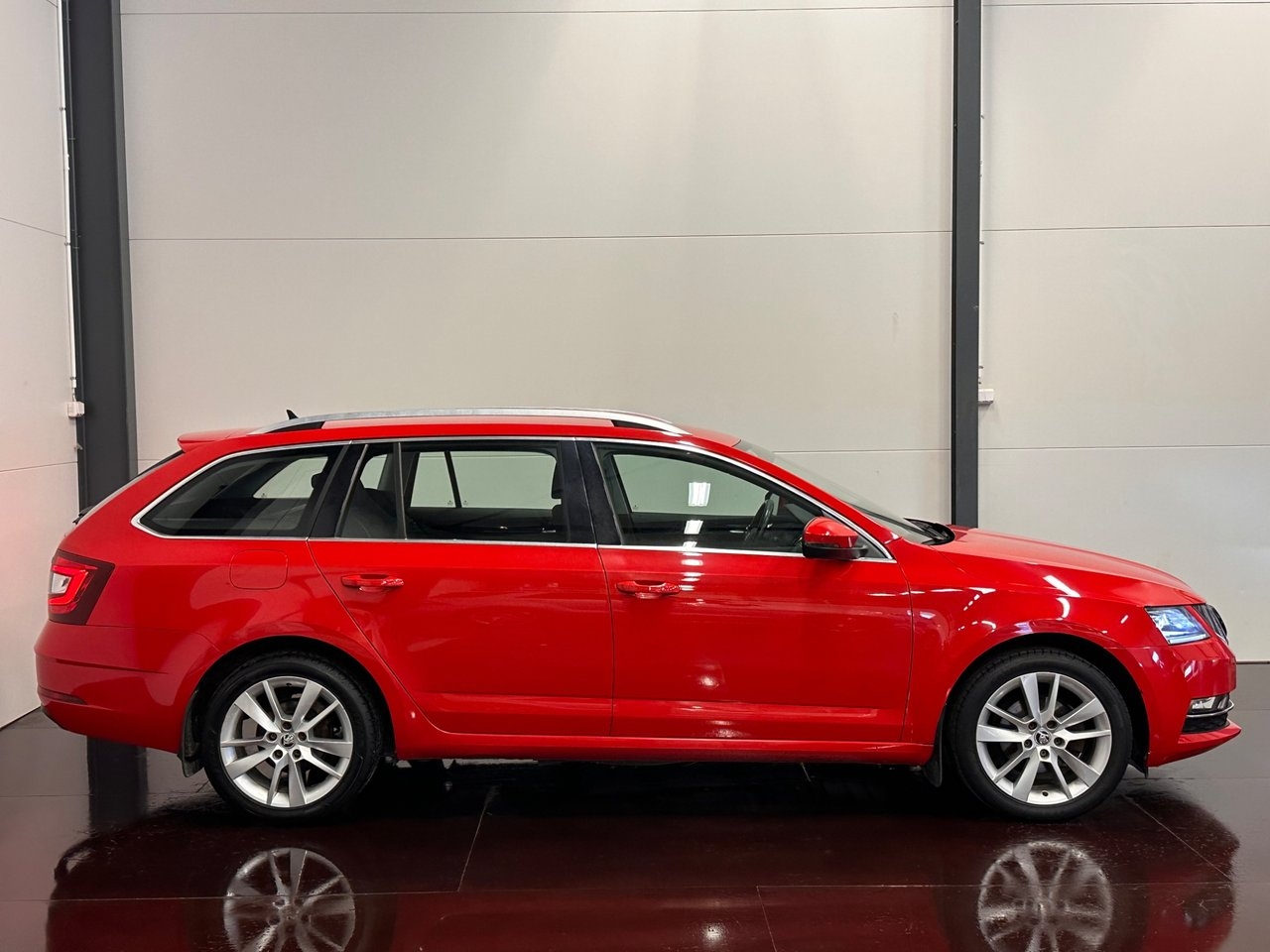 Skoda Octavia KOMBI 1.6 TDI DRAG VÄRMARE 2018, bild 3/32