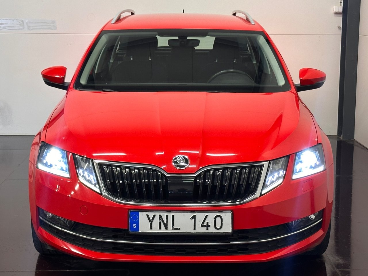 Skoda Octavia KOMBI 1.6 TDI DRAG VÄRMARE 2018, bild 2/32