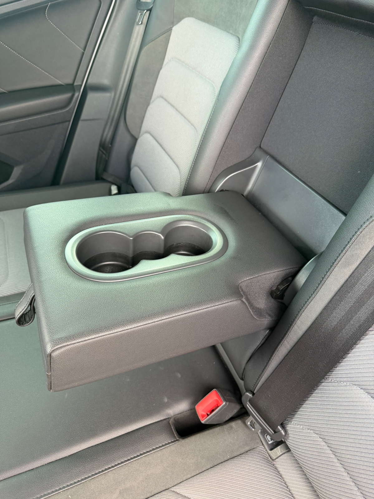 Volkswagen Tiguan 2018, bild 6/10
