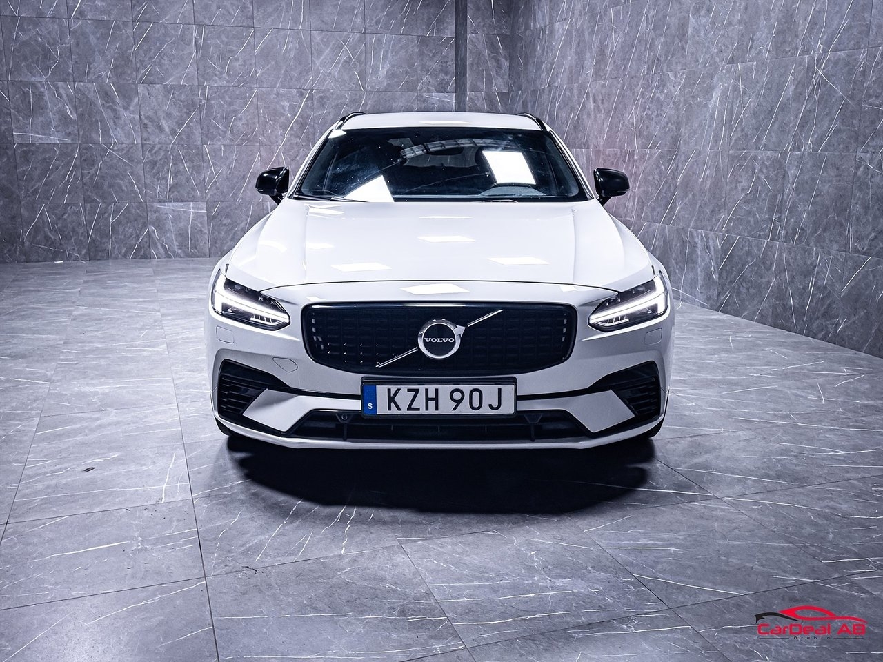 Volvo V90 Recharge T6 AWD R-Design 2021, kuva 2/31