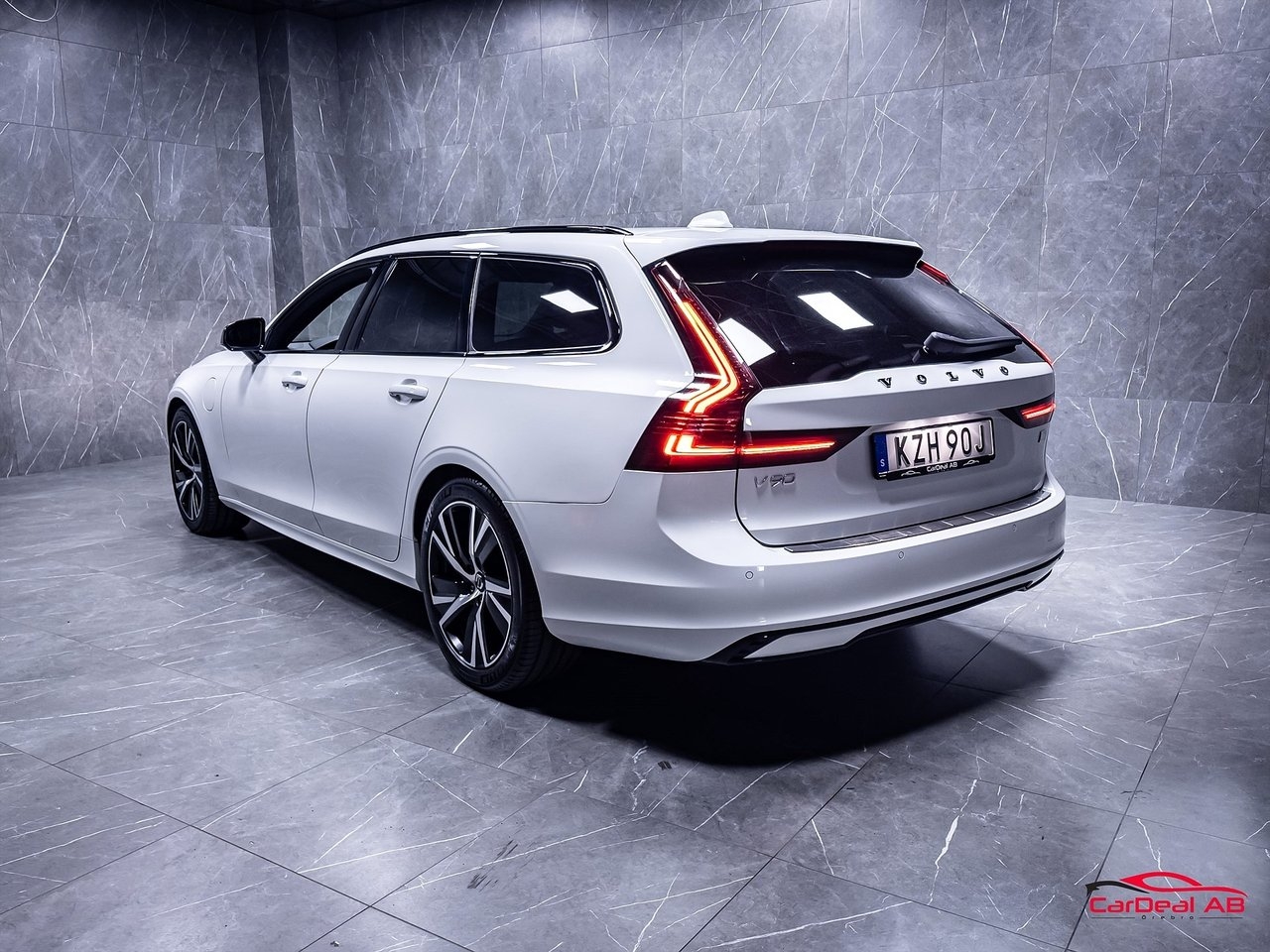 Volvo V90 Recharge T6 AWD R-Design 2021, kuva 5/31
