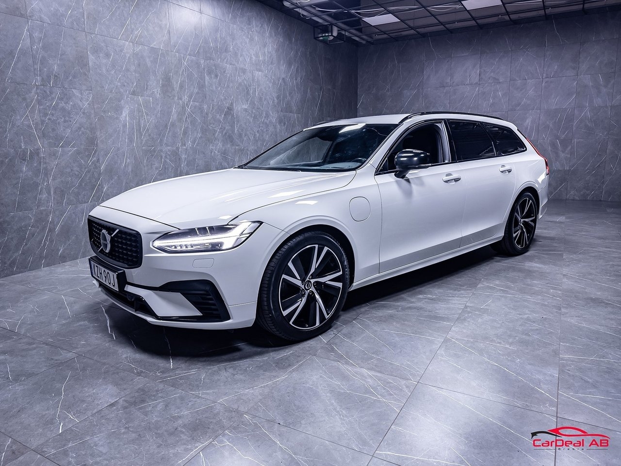 Volvo V90 Recharge T6 AWD R-Design 2021, kuva 3/31