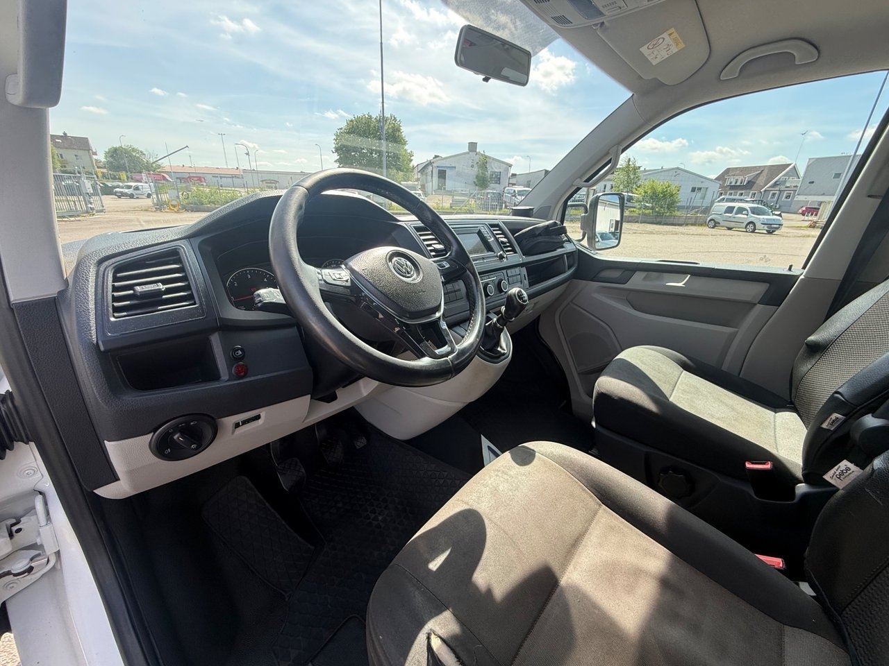 Volkswagen Transporter 2016, kuva 7/10