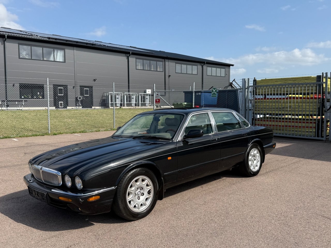 Jaguar XJ