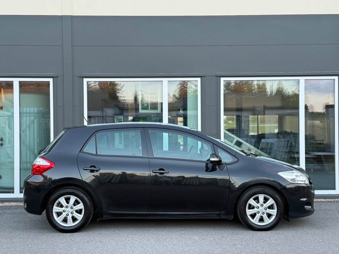 Toyota Auris 2012, photo 2/36
