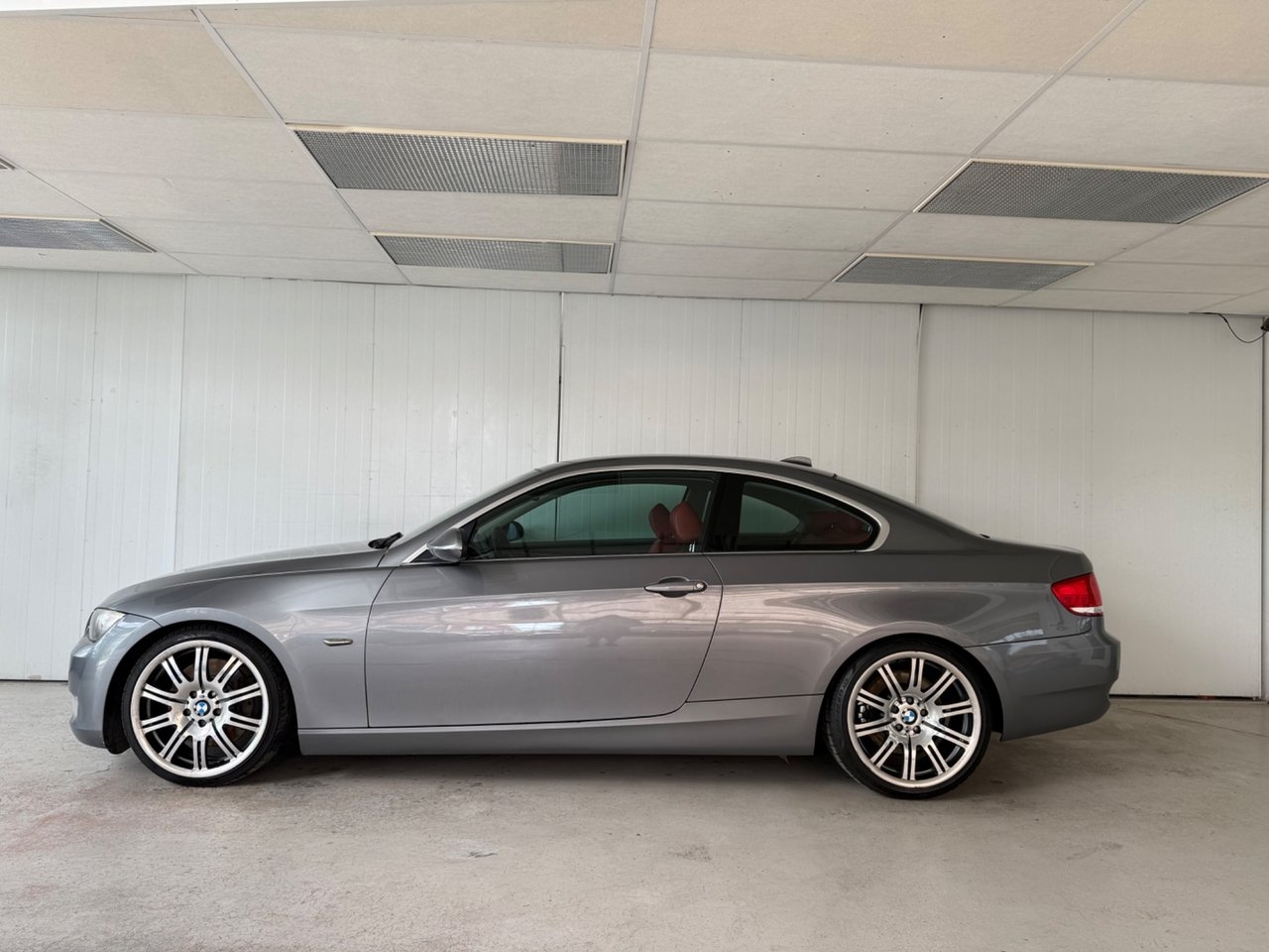BMW 335 2007, bild 2/9