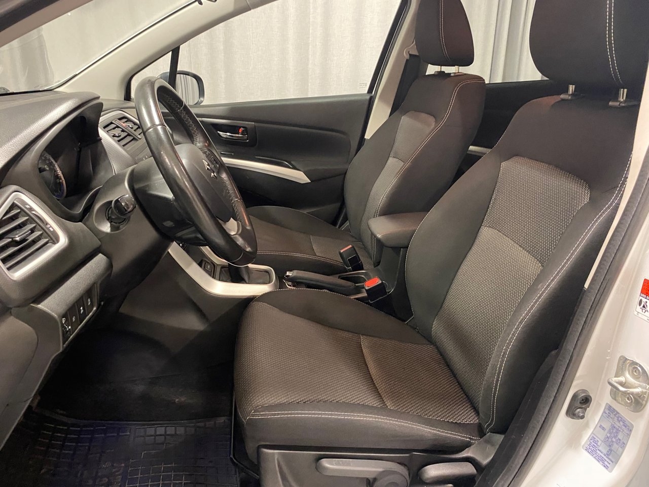 Suzuki S-Cross 2015, bild 6/13