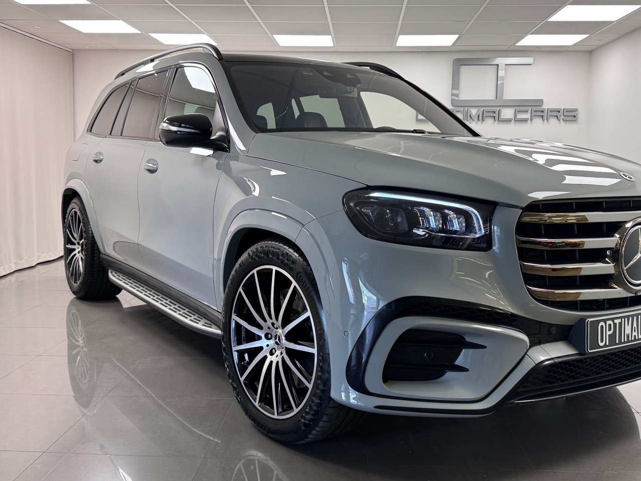 Mercedes-Benz GLS 2024, photo 2/10