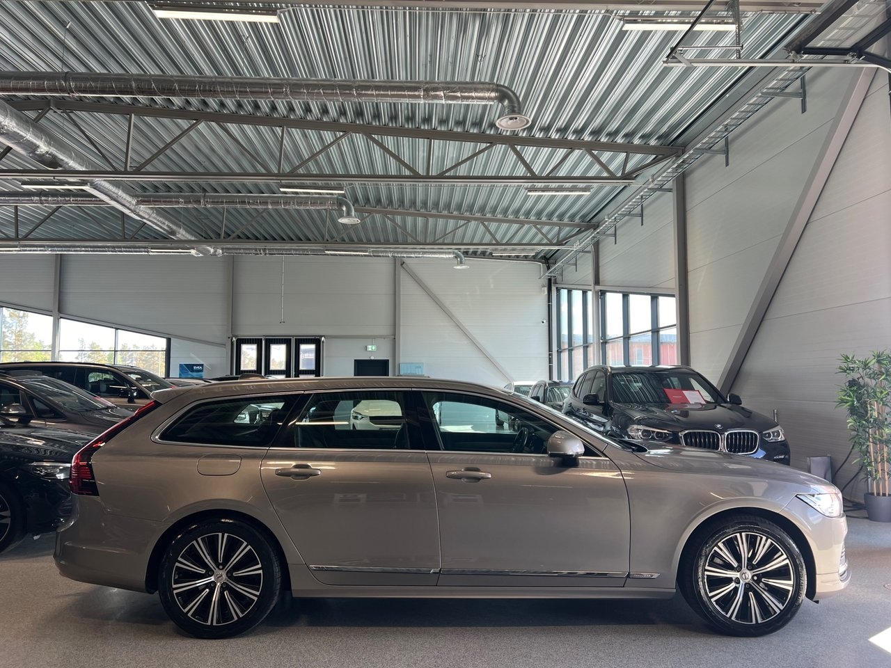 Volvo V90 2022, bild 2/10