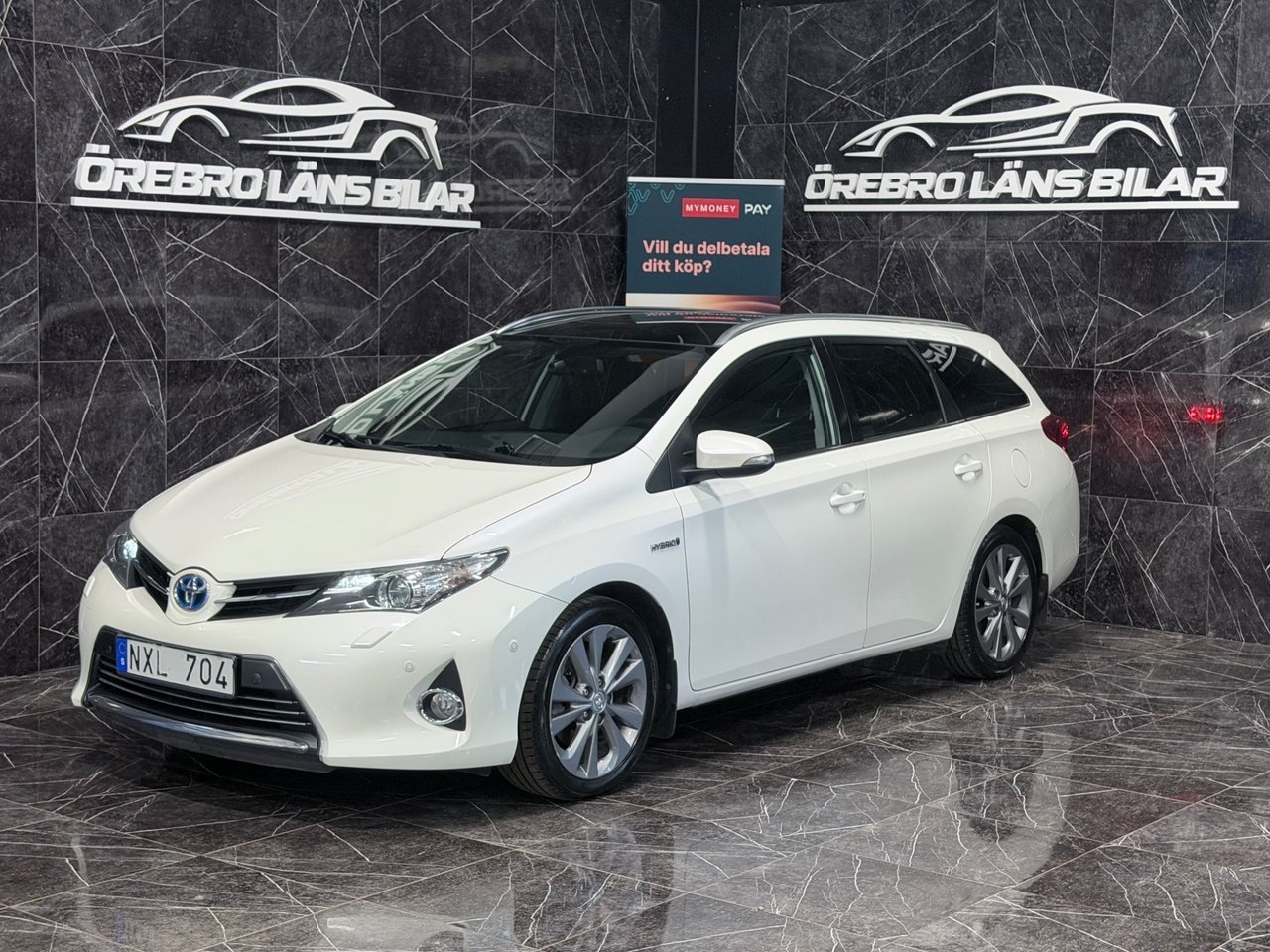 Toyota Auris Hybrid e-CVT Executive 2014, photo 7/22