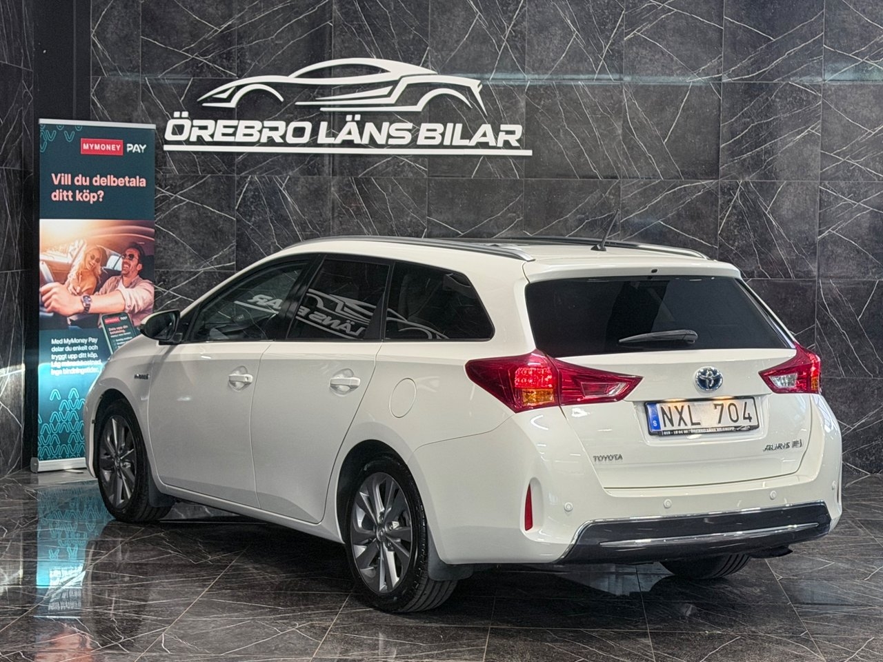 Toyota Auris Hybrid e-CVT Executive 2014, photo 5/22