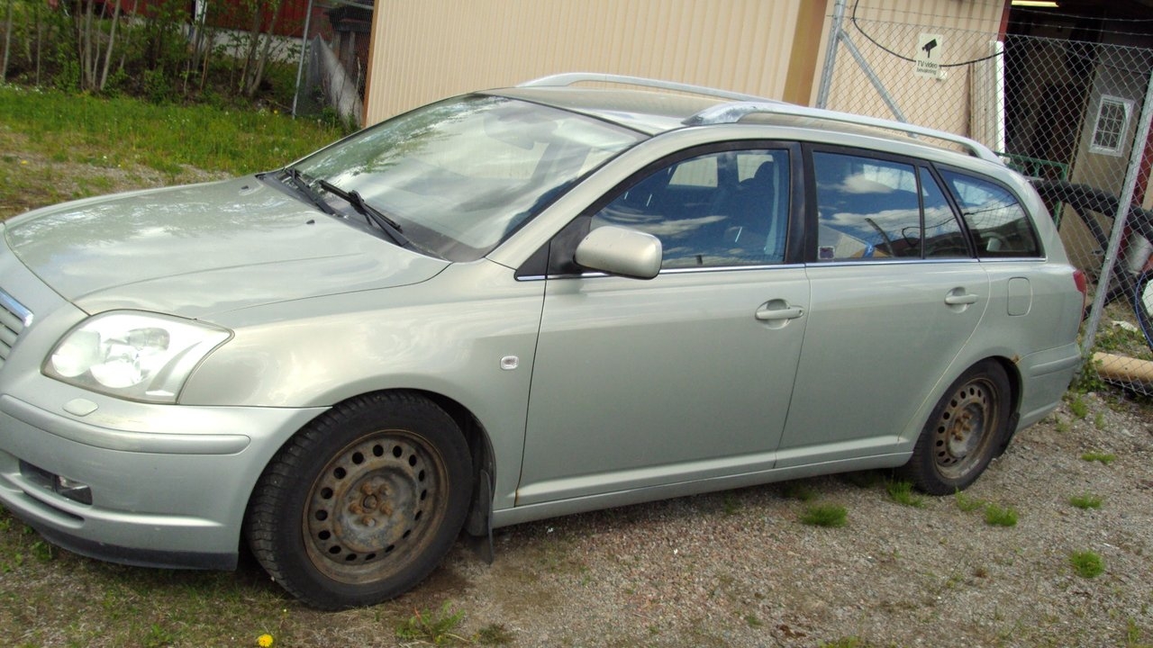 Toyota Avensis Kombi 2.0 D-4 VVT-i 2003, bild 2/4