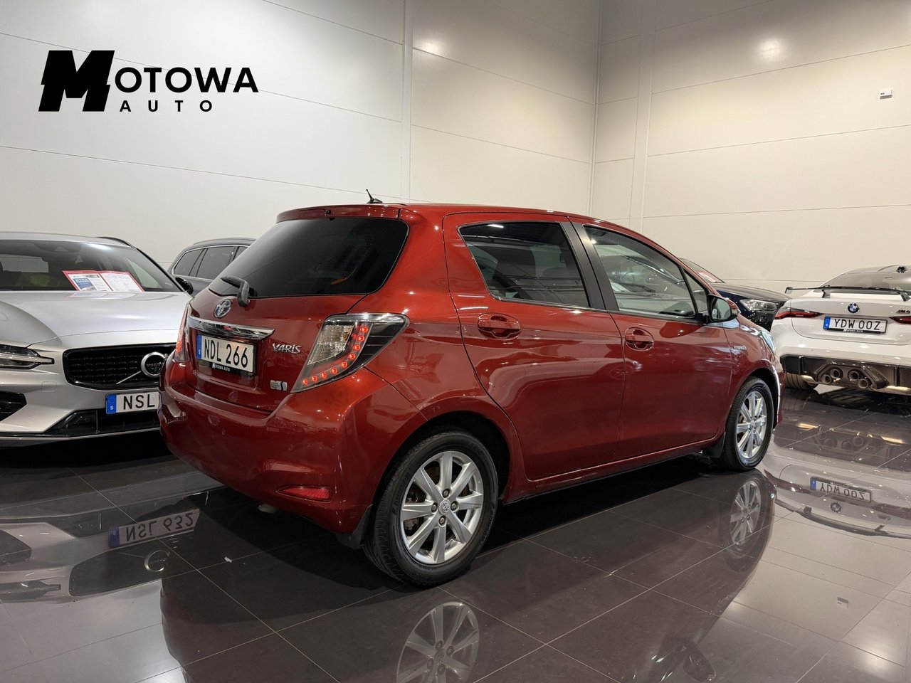 Toyota Yaris Hybrid e-CVT Active Euro 5 2013, bild 2/10