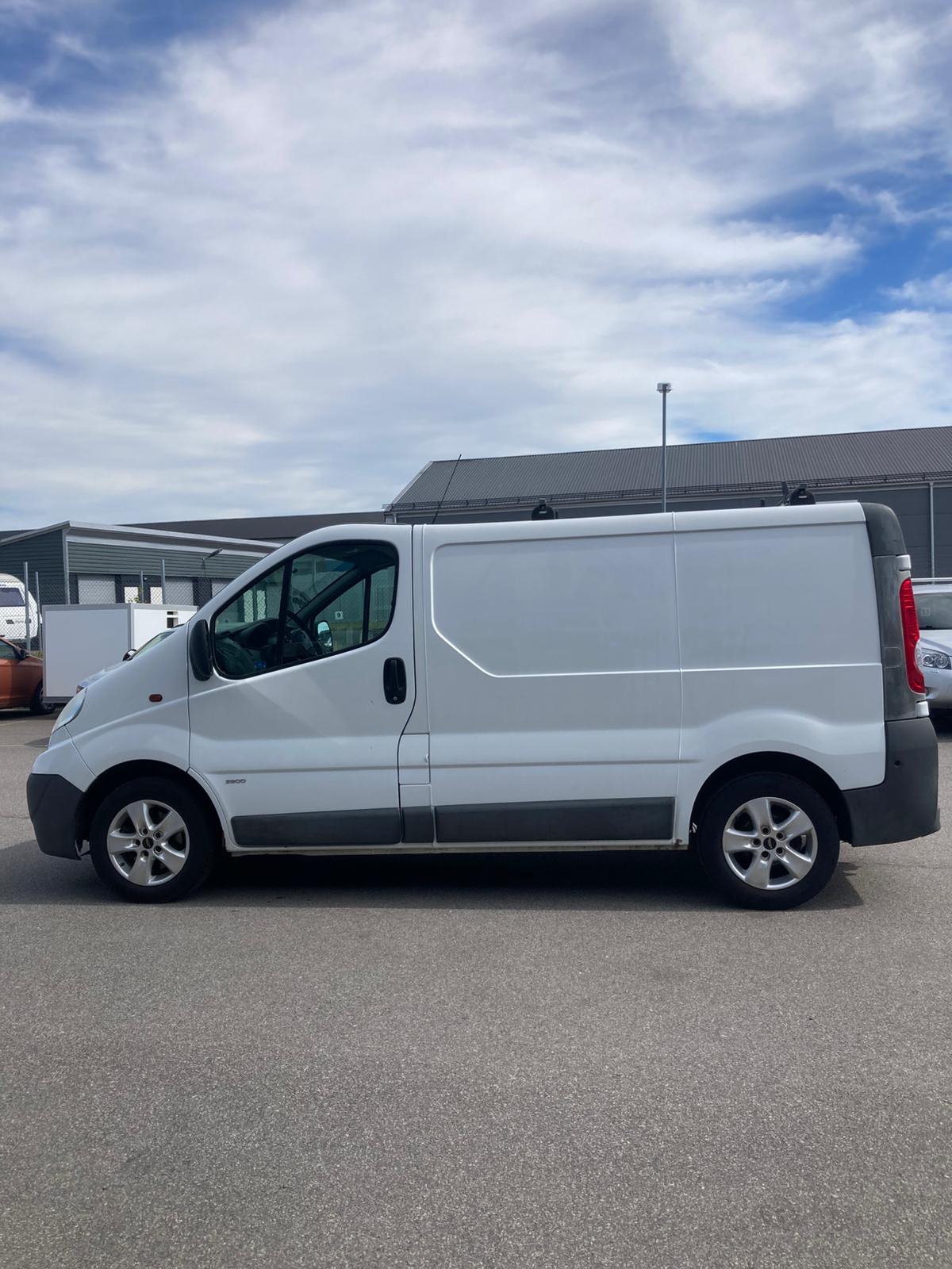 Opel Vivaro 2012, bild 7/10